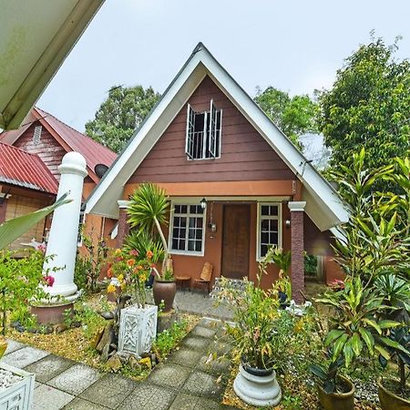 Oyo 90642 Twin Mutiara Chalet & Homestay Jeli Extérieur photo