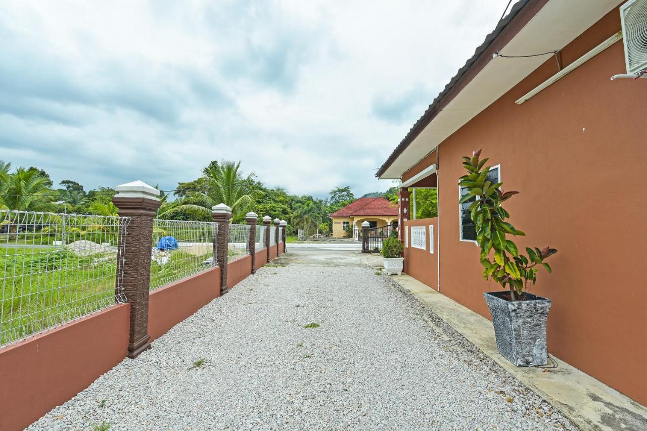Oyo 90642 Twin Mutiara Chalet & Homestay Jeli Extérieur photo