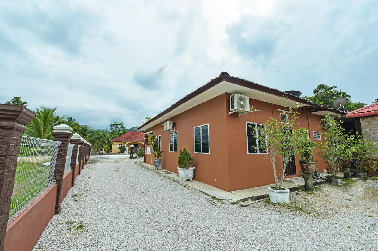 Oyo 90642 Twin Mutiara Chalet & Homestay Jeli Extérieur photo