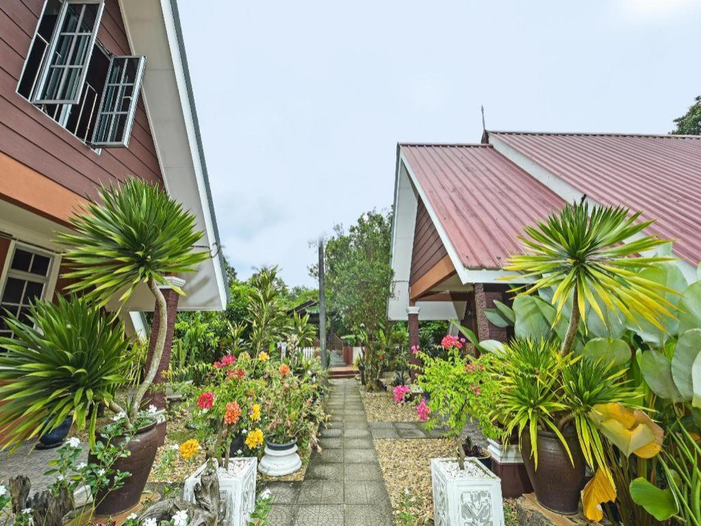 Oyo 90642 Twin Mutiara Chalet & Homestay Jeli Extérieur photo