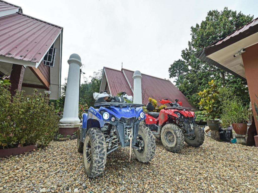 Oyo 90642 Twin Mutiara Chalet & Homestay Jeli Extérieur photo