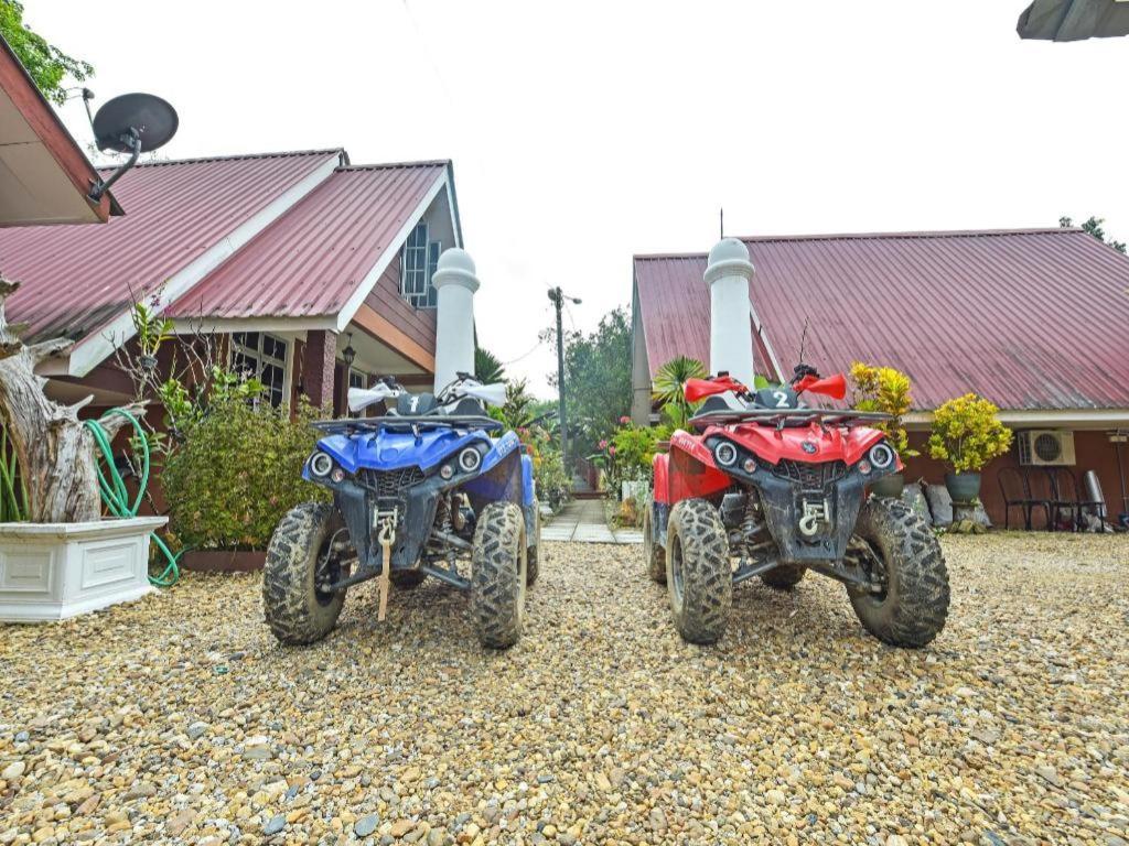 Oyo 90642 Twin Mutiara Chalet & Homestay Jeli Extérieur photo