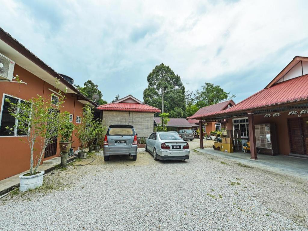 Oyo 90642 Twin Mutiara Chalet & Homestay Jeli Extérieur photo