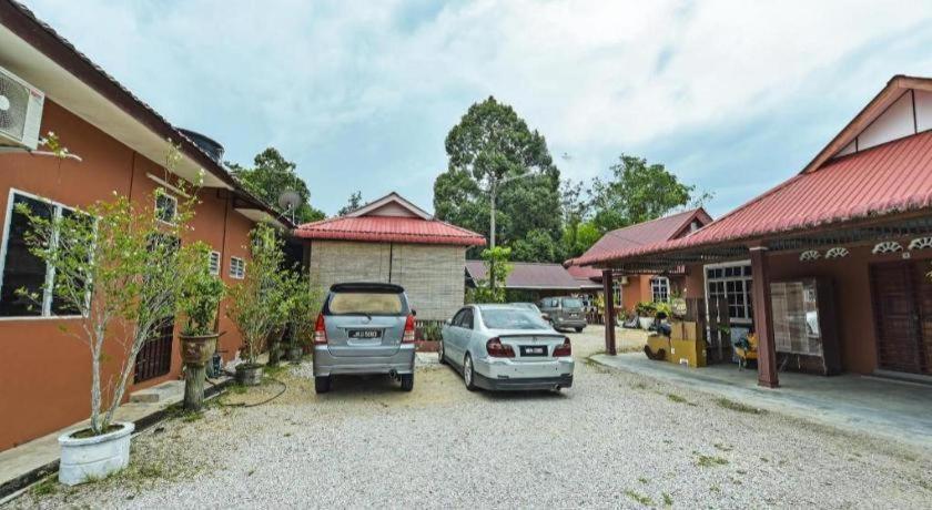 Oyo 90642 Twin Mutiara Chalet & Homestay Jeli Extérieur photo
