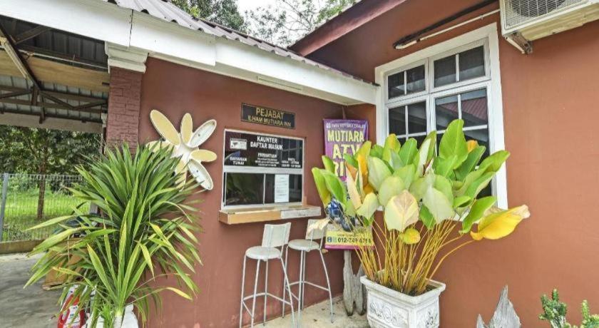 Oyo 90642 Twin Mutiara Chalet & Homestay Jeli Extérieur photo