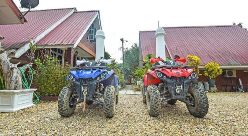 Oyo 90642 Twin Mutiara Chalet & Homestay Jeli Extérieur photo